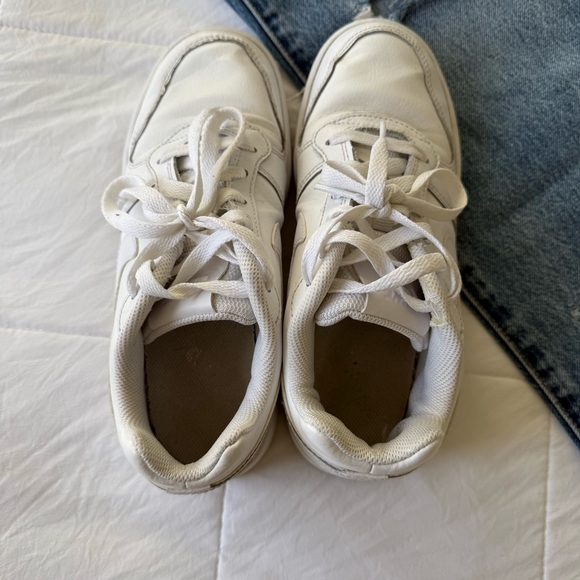 Nike Womens White Sneakers Size‎ 6.5 - Picture 3 of 8